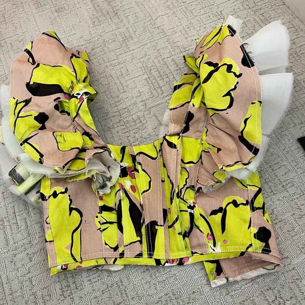 AJE Pelicano ruffle sleeve top
Size 4 (US 0)
NWT
